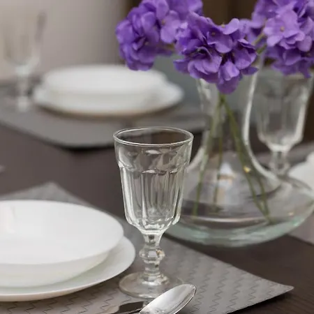 Trendy & Spacious 3-room Wilanow By Renters Lejlighed *