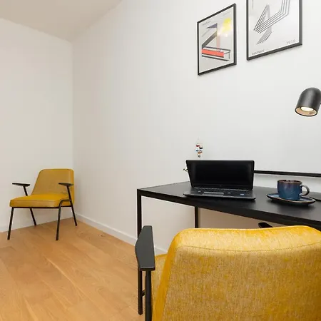 Trendy & Spacious 3-room Wilanow By Renters Apartment