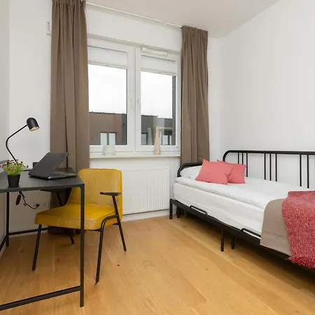 Trendy & Spacious 3-room Wilanow By Renters Lejlighed *