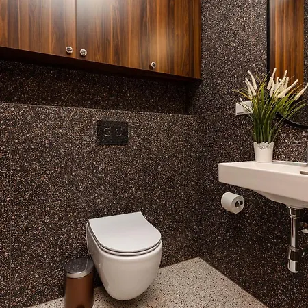 Trendy & Spacious 3-room Wilanow By Renters Apartment Warsaw